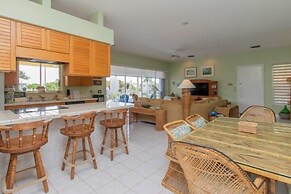 Beautiful House Located In The Prestigious Neighborhood Of Port Antigu