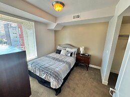 The VÃ©lo Mountainview 1 Bedroom Condo by RedAwning