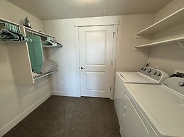 The VÃ©lo Mountainview 1 Bedroom Condo by RedAwning