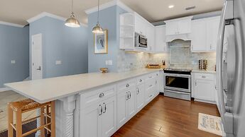 The Bluefin 6 Bedroom Home by RedAwning