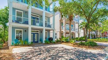 The Bluefin 6 Bedroom Home by RedAwning