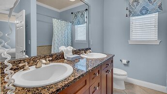 The Bluefin 6 Bedroom Home by RedAwning