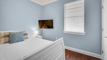 The Bluefin 6 Bedroom Home by RedAwning