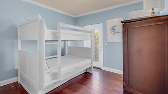 The Bluefin 6 Bedroom Home by RedAwning