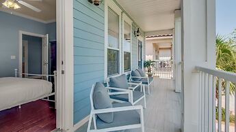 The Bluefin 6 Bedroom Home by RedAwning