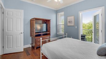 The Bluefin 6 Bedroom Home by RedAwning