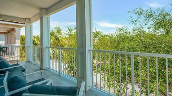 The Bluefin 6 Bedroom Home by RedAwning