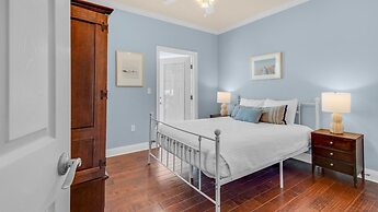 The Bluefin 6 Bedroom Home by RedAwning