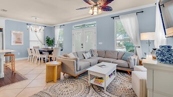 The Bluefin 6 Bedroom Home by RedAwning