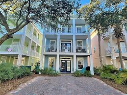 The Bluefin 6 Bedroom Home by RedAwning