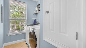 The Bluefin 6 Bedroom Home by RedAwning