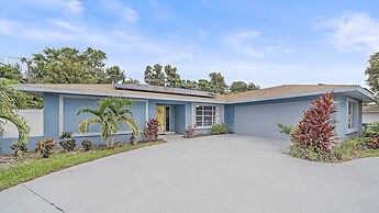 Sarasota Serenity 3 Bedroom Home by RedAwning