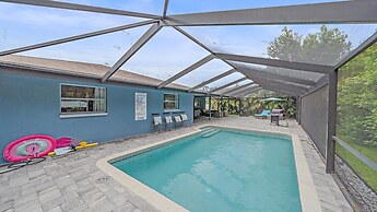 Sarasota Serenity 3 Bedroom Home by RedAwning