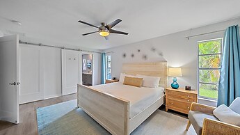 Sarasota Serenity 3 Bedroom Home by RedAwning