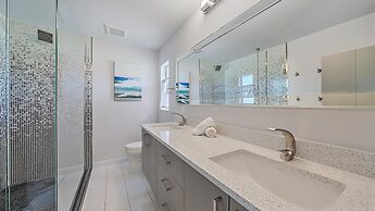 Sarasota Serenity 3 Bedroom Home by RedAwning