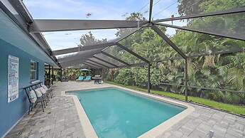 Sarasota Serenity 3 Bedroom Home by RedAwning