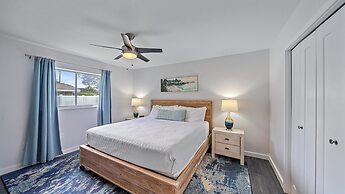 Sarasota Serenity 3 Bedroom Home by RedAwning