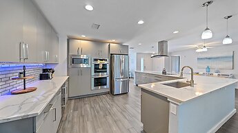 Sarasota Serenity 3 Bedroom Home by RedAwning