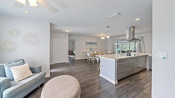 Sarasota Serenity 3 Bedroom Home by RedAwning