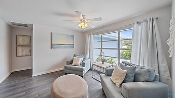 Sarasota Serenity 3 Bedroom Home by RedAwning