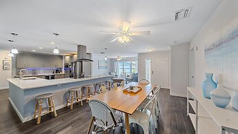 Sarasota Serenity 3 Bedroom Home by RedAwning