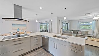 Sarasota Serenity 3 Bedroom Home by RedAwning