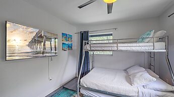 Sarasota Serenity 3 Bedroom Home by RedAwning