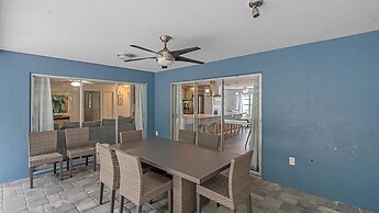 Sarasota Serenity 3 Bedroom Home by RedAwning