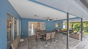 Sarasota Serenity 3 Bedroom Home by RedAwning