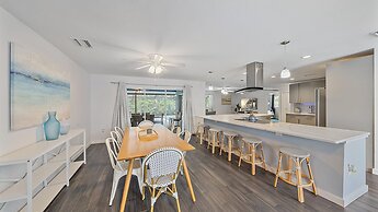 Sarasota Serenity 3 Bedroom Home by RedAwning