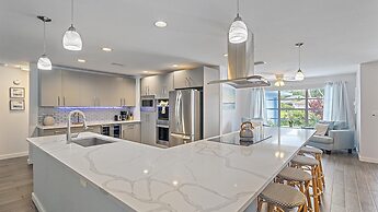 Sarasota Serenity 3 Bedroom Home by RedAwning