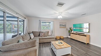 Sarasota Serenity 3 Bedroom Home by RedAwning