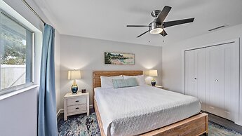Sarasota Serenity 3 Bedroom Home by RedAwning