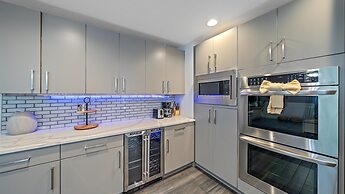 Sarasota Serenity 3 Bedroom Home by RedAwning