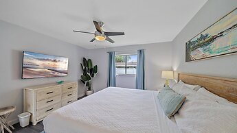 Sarasota Serenity 3 Bedroom Home by RedAwning