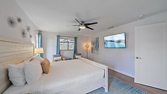 Sarasota Serenity 3 Bedroom Home by RedAwning