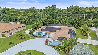 Sarasota Serenity 3 Bedroom Home by RedAwning