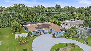 Sarasota Serenity 3 Bedroom Home by RedAwning