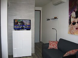 Comfy Flat With Terrace by the Pool