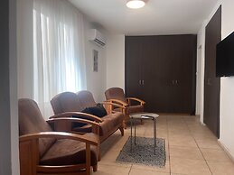 Phaedrus Living Hoopoe Residencies 001