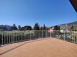 Ampio Trilocale Con Terrazzo