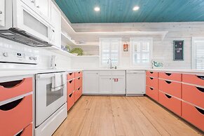 Sandy Coral - Golf Cart Included!