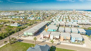 Sandy Coral - Golf Cart Included!