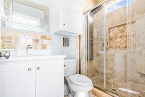 Sandy Coral - Golf Cart Included!