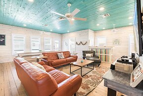 Sandy Coral - Golf Cart Included!