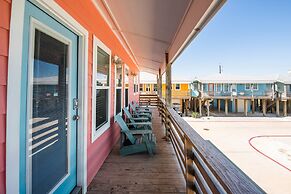 Sandy Coral - Golf Cart Included!