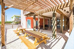 Sandy Coral - Golf Cart Included!