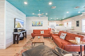 Sandy Coral - Golf Cart Included!