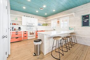 Sandy Coral - Golf Cart Included!