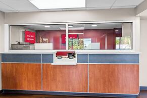 HomeTowne Studios by Red Roof Richmond - Airport/Sandston